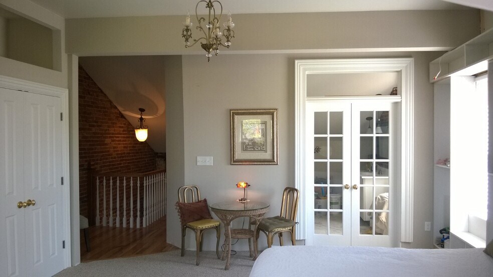 Master Bedroom - 1339-2 W North Ave