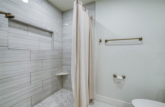 Building Photo - 2617 Bentley Dr