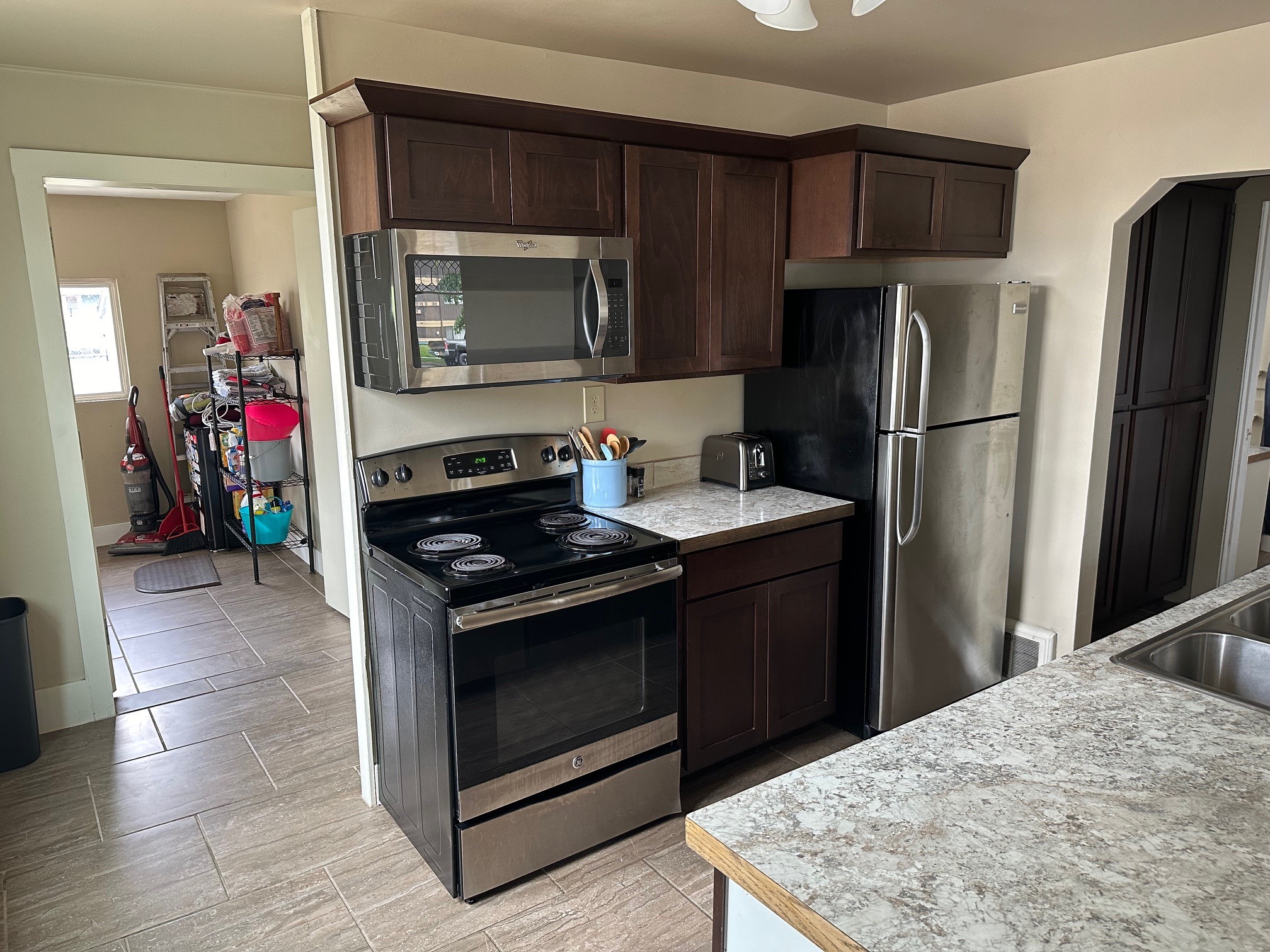 Building Photo - 518 E Augusta Ave