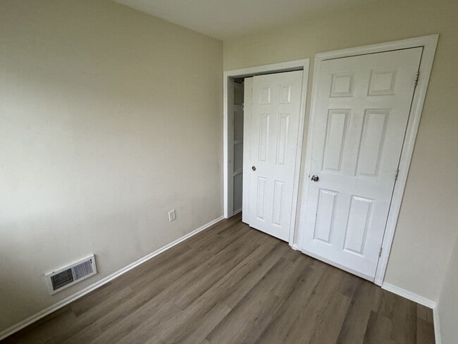 Building Photo - 3 bedrooms, 2.5 bathrooms
