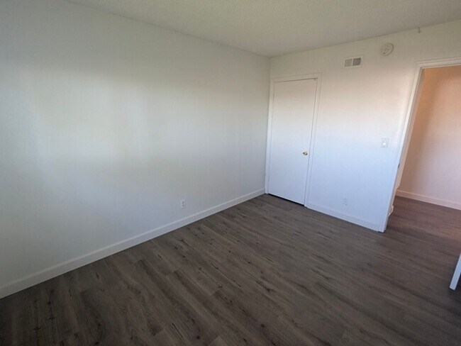 Building Photo - 4 Bedroom 2 Bathroom Single Story Home in Spring Valley