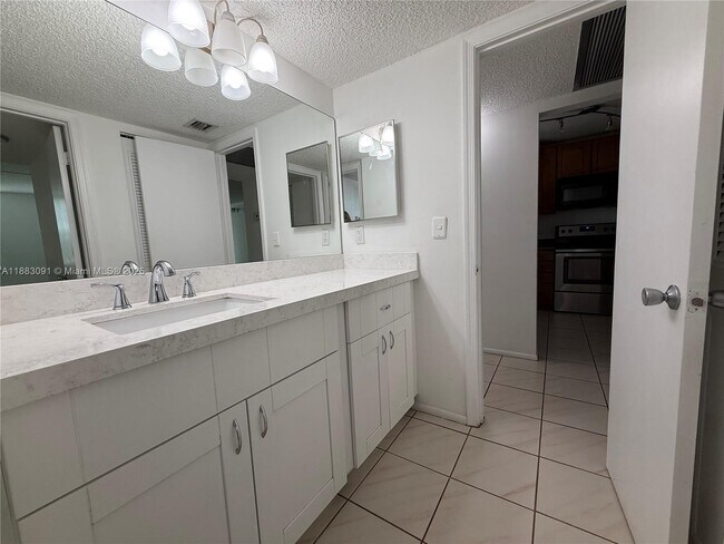 Building Photo - 9235 Lagoon Pl