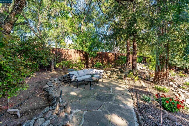 Building Photo - 2424 San Miguel Dr