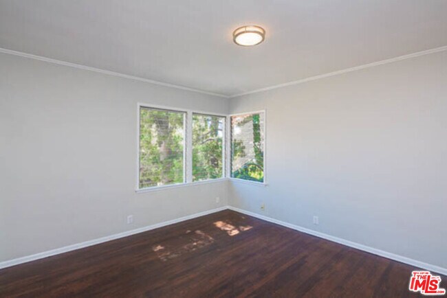 Building Photo - 2117 Alcyona Dr