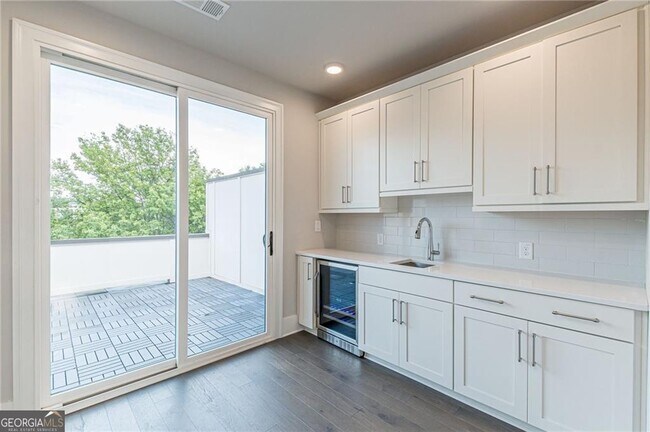 Building Photo - 574 Boulevard Pl NE