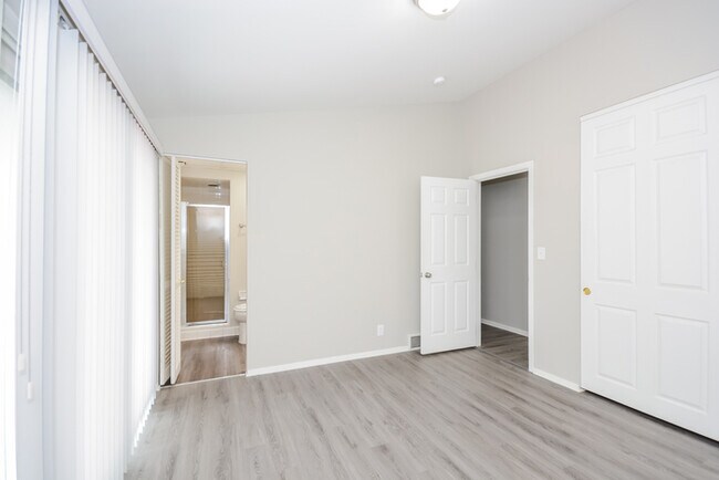 Building Photo - Charming 3 Bedroom in Cincinnati!