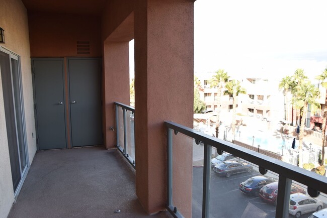 Building Photo - PARK AVE CONDO'S - GUARD GATED WITH AMMENI...