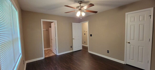 Building Photo - So CLEAN and AFFORDABLE~