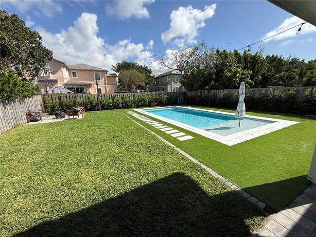 Building Photo - 2945 SE 3rd St