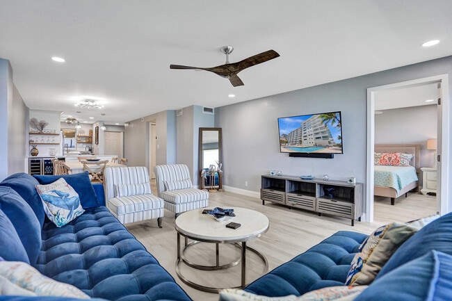 Building Photo - 1159 Hillsboro Mile
