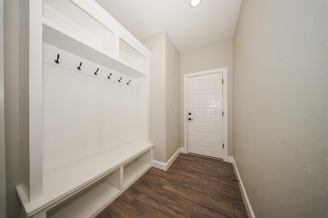 Building Photo - 207 Casey Ln