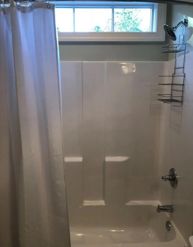 Building Photo - 225 Coach Light Way SW