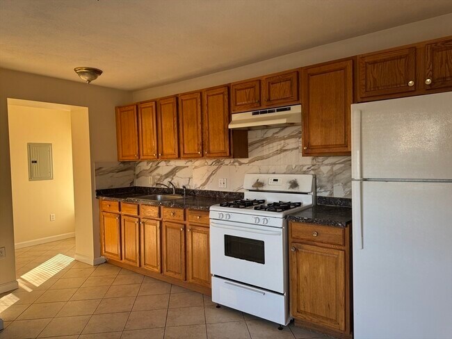 Building Photo - 12 Paris St