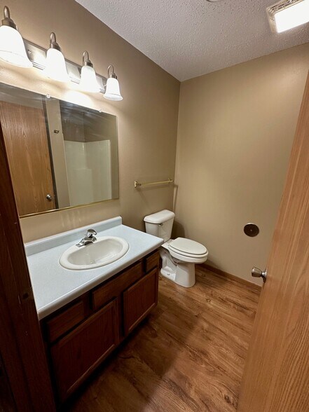 Building Photo - 1521 6th St E