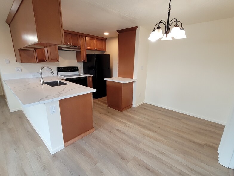 Kitchen - 1045 S Jasper St