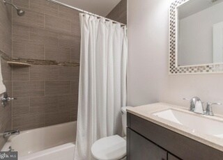 2nd floor full bath - 2030 McClellan St