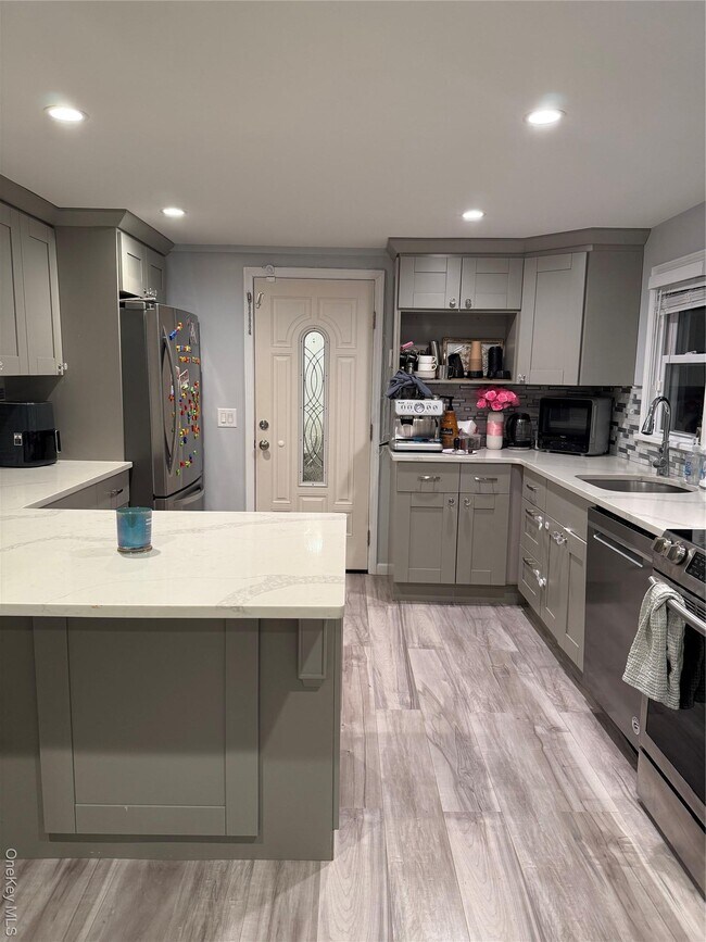 Building Photo - 10 Hillside Terrace