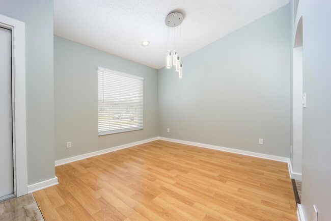 Building Photo - 2544 SW Deckard St