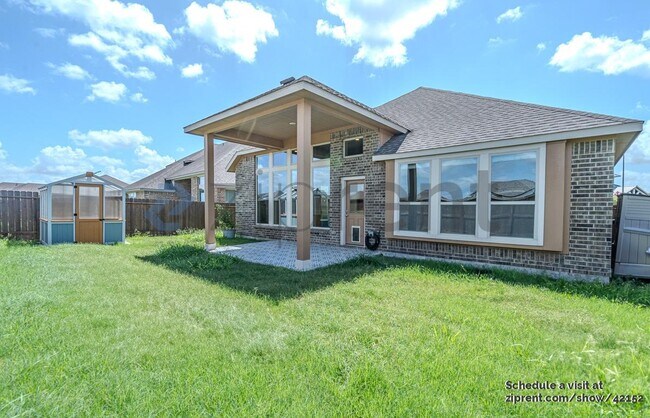 Building Photo - 18818 Lake Ridge Dr