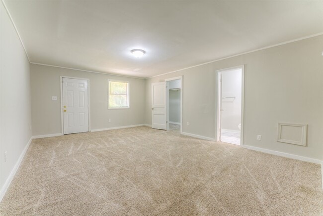 Building Photo - 1778 Edward Ave