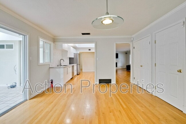 Building Photo - 1630 Alison Ave