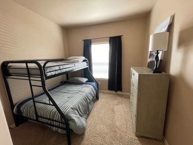 Building Photo - 1813 Amber Dr