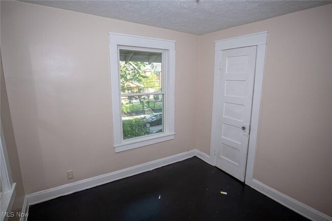 Building Photo - 276 Wildwood Ave