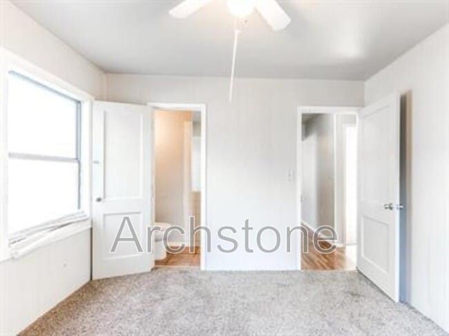 Building Photo - 1004 Sandra Dr