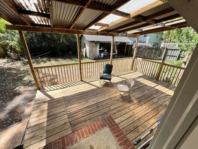 Building Photo - MOVE IN READY!