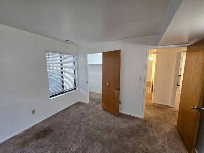 Building Photo - 425 S 1000 E