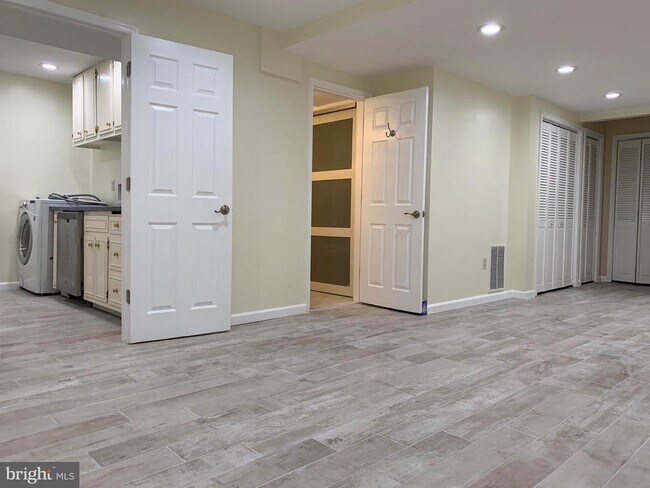 Building Photo - 13610 Soft Breeze Ct
