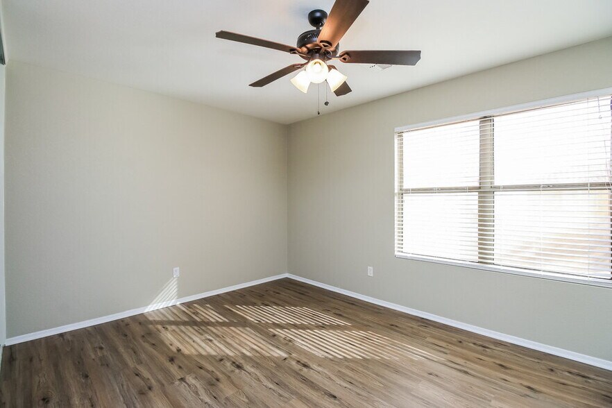 Building Photo - 11528 E Flower Cir