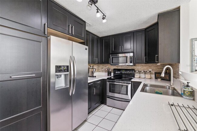 Building Photo - 4265 Brentwood Park Cir