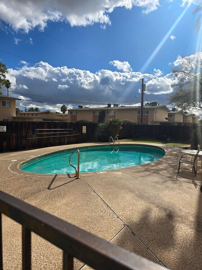 Building Photo - 926 N Belvedere Ave