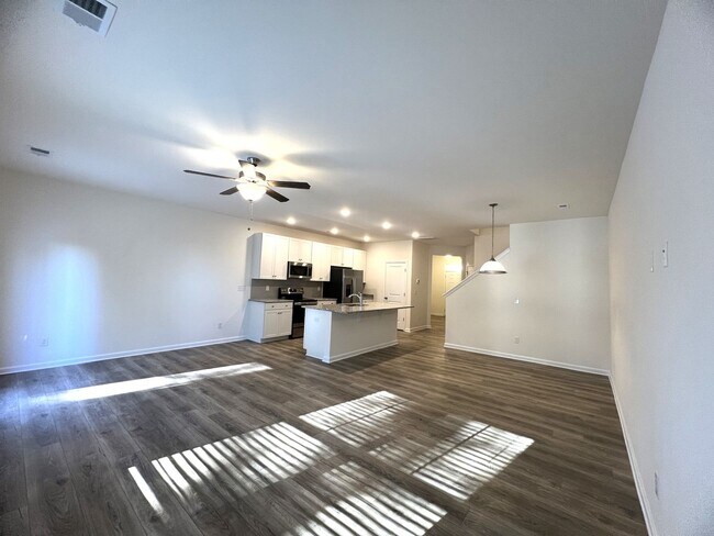 Building Photo - Arbor Mill Townhomes — Modern Living, Plus 1 Month FREE