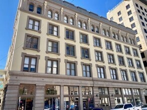 Building Photo - 415 22nd St