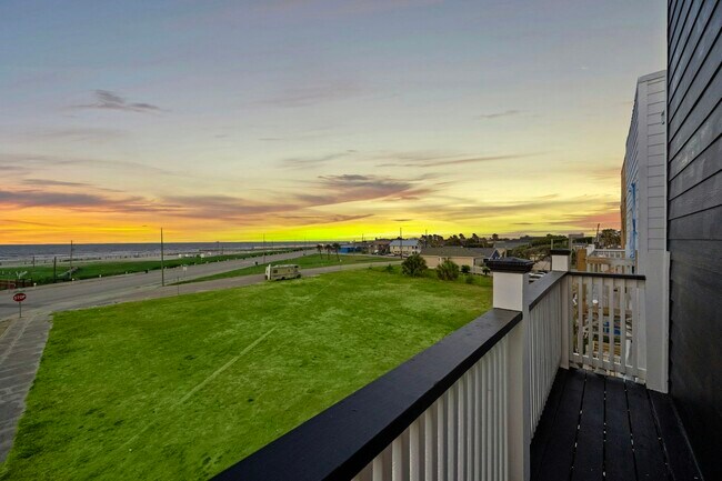 Building Photo - 801 Avenue K