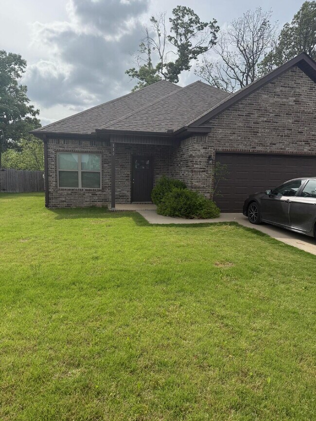 Building Photo - 119 Brookvale Cir