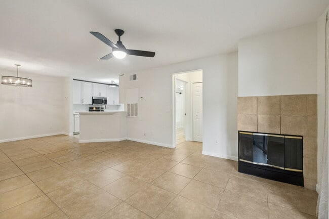 Building Photo - 9 Arbor Club Dr