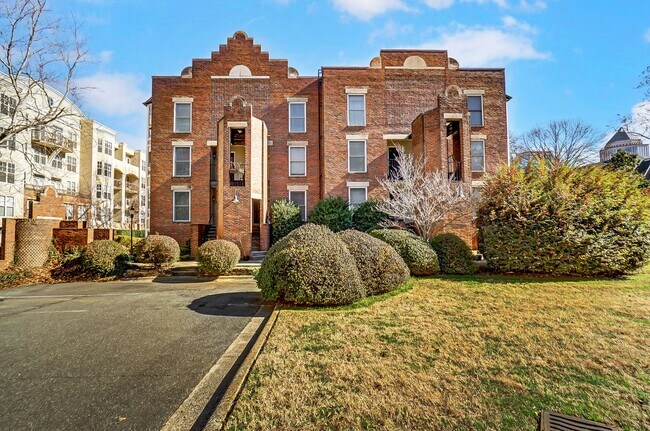 Primary Photo - (Coming Soon) Fully Furnished Condo Uptown!!