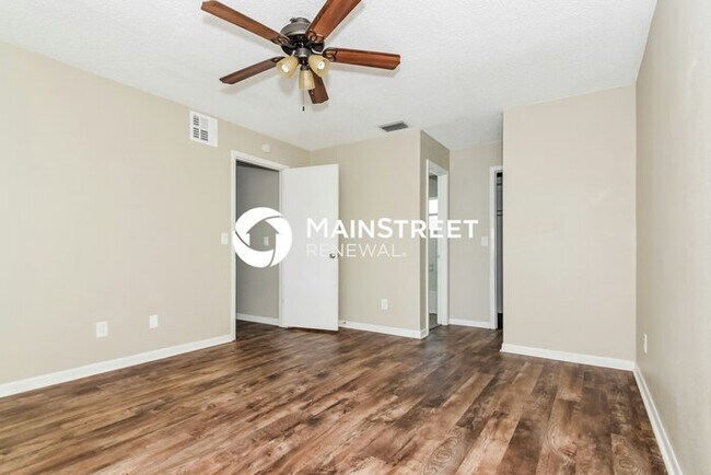 Building Photo - 3 Bedroom Pet-Friendly Home in Tarpon Spri...
