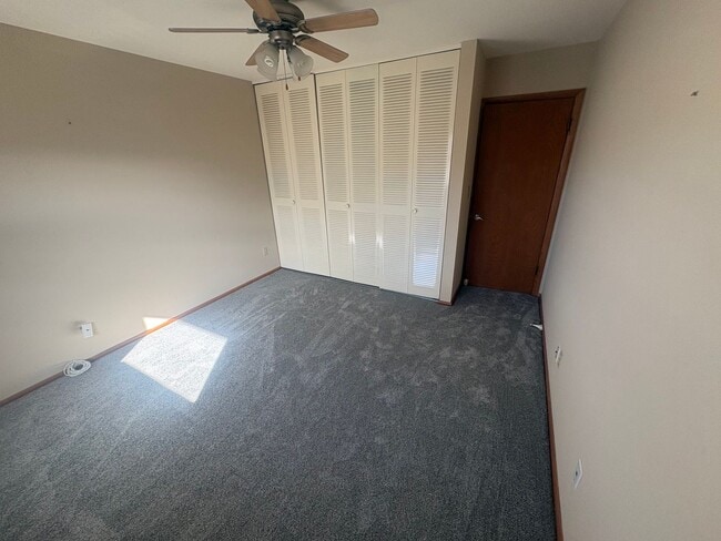 Building Photo - Spacious 2BR/1.5BA 2nd Floor Apartment in Brown Deer – Heat & Hot Water Included, Pool & Undergro...