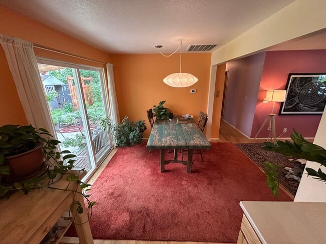 Building Photo - 3 Bedroom single level home w/garage AND free landscaping