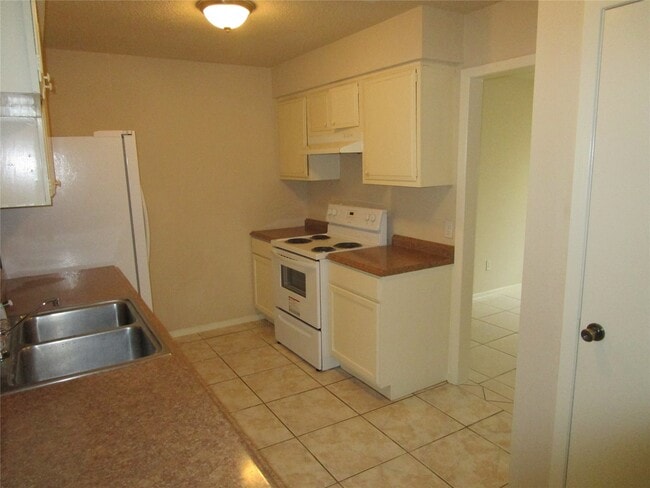Building Photo - 16322 Clearmont Dr
