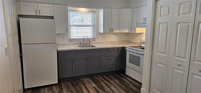 Building Photo - 38101 10th Ave