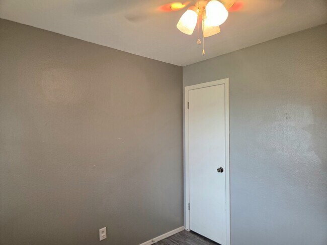 Building Photo - 507 Peppertree Ln