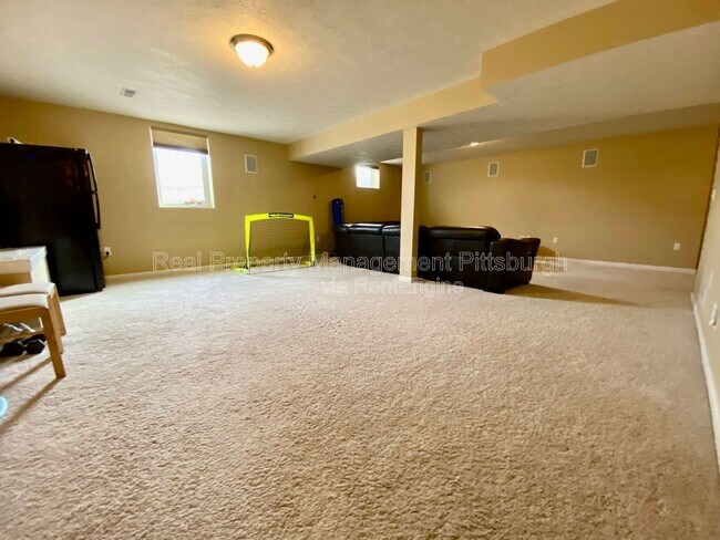 Building Photo - 449 Beech Dr