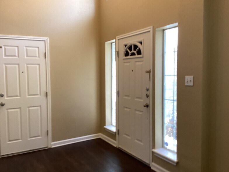 Building Photo - 3608 Cheyenne St