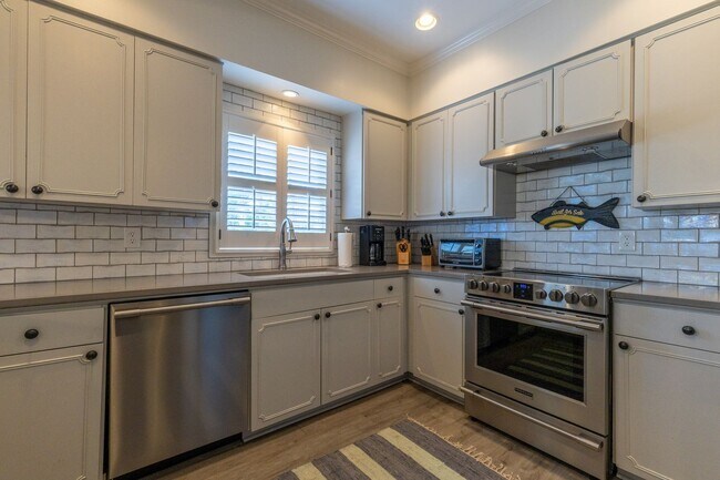 Building Photo - Available now! Top-Floor Bayfront Condo | 2BR · 2BA · Private Balcony · Pool & Wharf Access