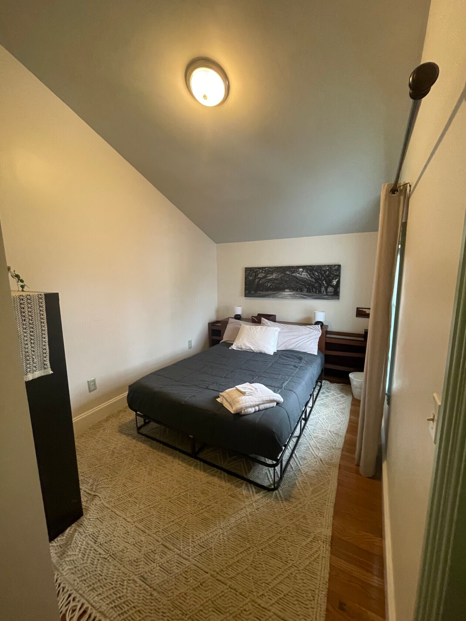 Building Photo - 14 Oak St